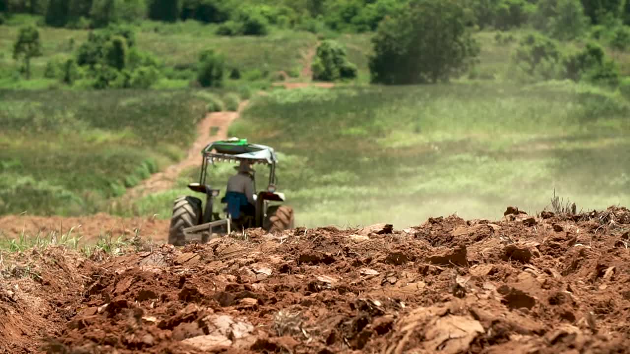 tiro de arado del tractor en sony a6500 y metabone speedbooster y canon 70-200 f2