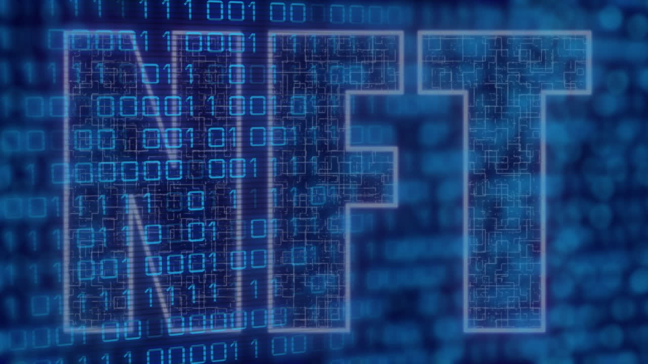 animación del procesamiento de datos digitales y texto nft sobre fondo azul