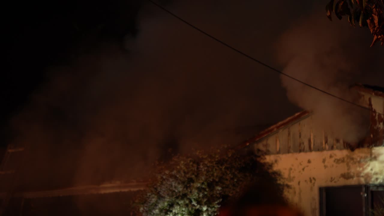 버뱅크의 집을 불태우다