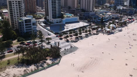 vista aérea de la playa en surfers paradise, gold coast, australia