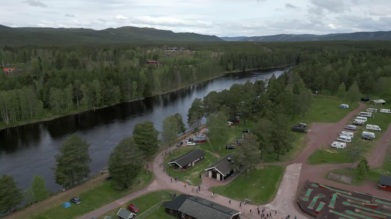 우카페인 50마일 트레일런의 시작