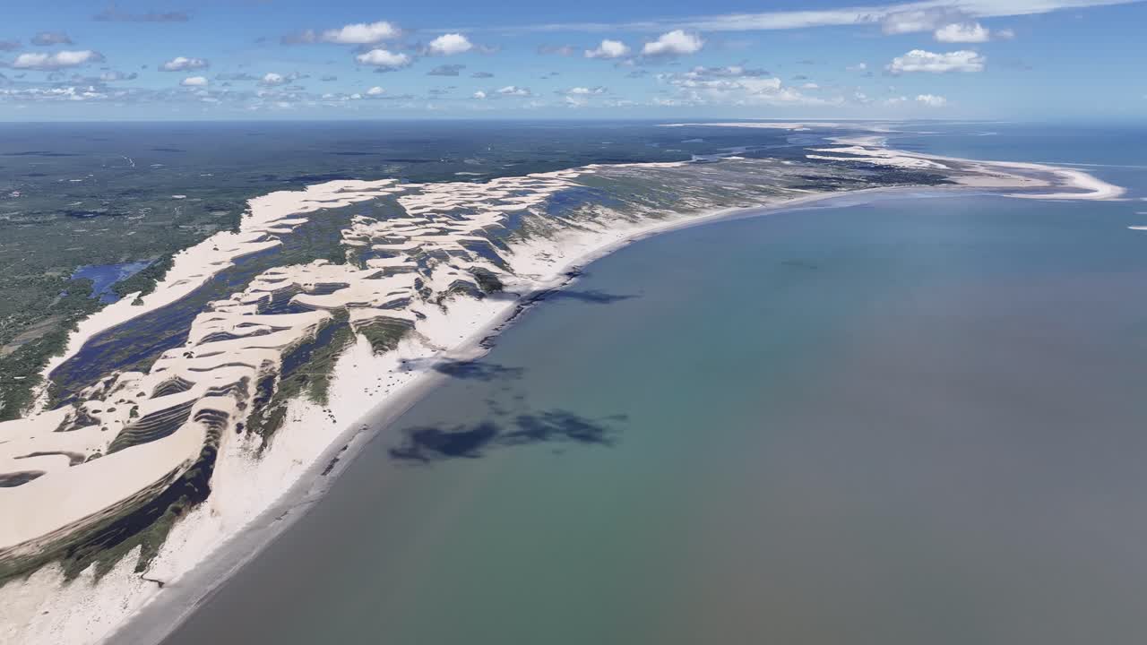 Villaggio di Tutoia a Tutoia, Maranhão, Brasile. Delta fluviale più grande. Paesaggio urbano costiero. Villaggio di Tutoia a Maranhão. Scenario fluviale. Sfondo naturale. Destinazione turistica. Nord-est del Brasile