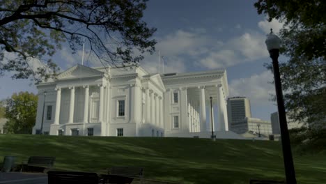 Virginia-State-Capitol-Building-in-Richmond-in-Fall