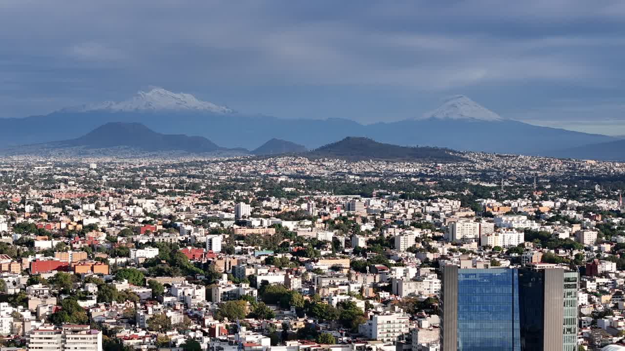 Hyper lapse in mexico city with snow in volcanoes
