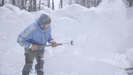 ice carver at work