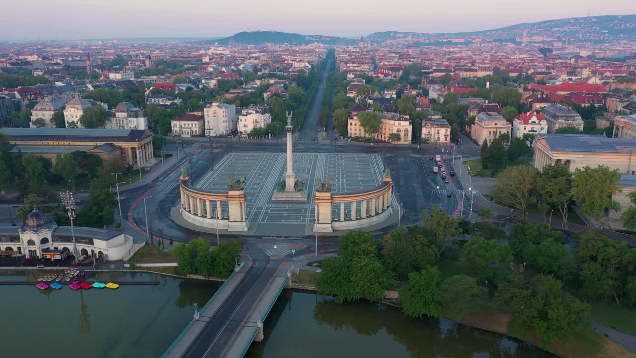 Drone footage of the empty Heroe's Square in Budapest, Hungary at the time of the Covid virus. Early morning at the sunrise in spring.
Drone circles.