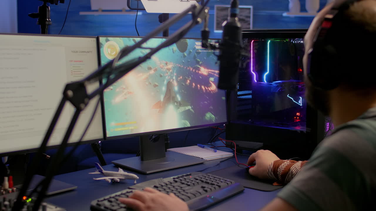 jugador profesional jugando a videojuegos en línea de disparos espaciales