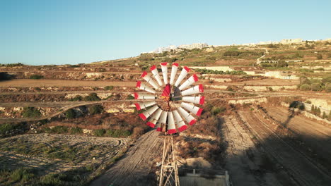 Imágenes-Aéreas-De-Molinos-De-Viento-De-Gozo.