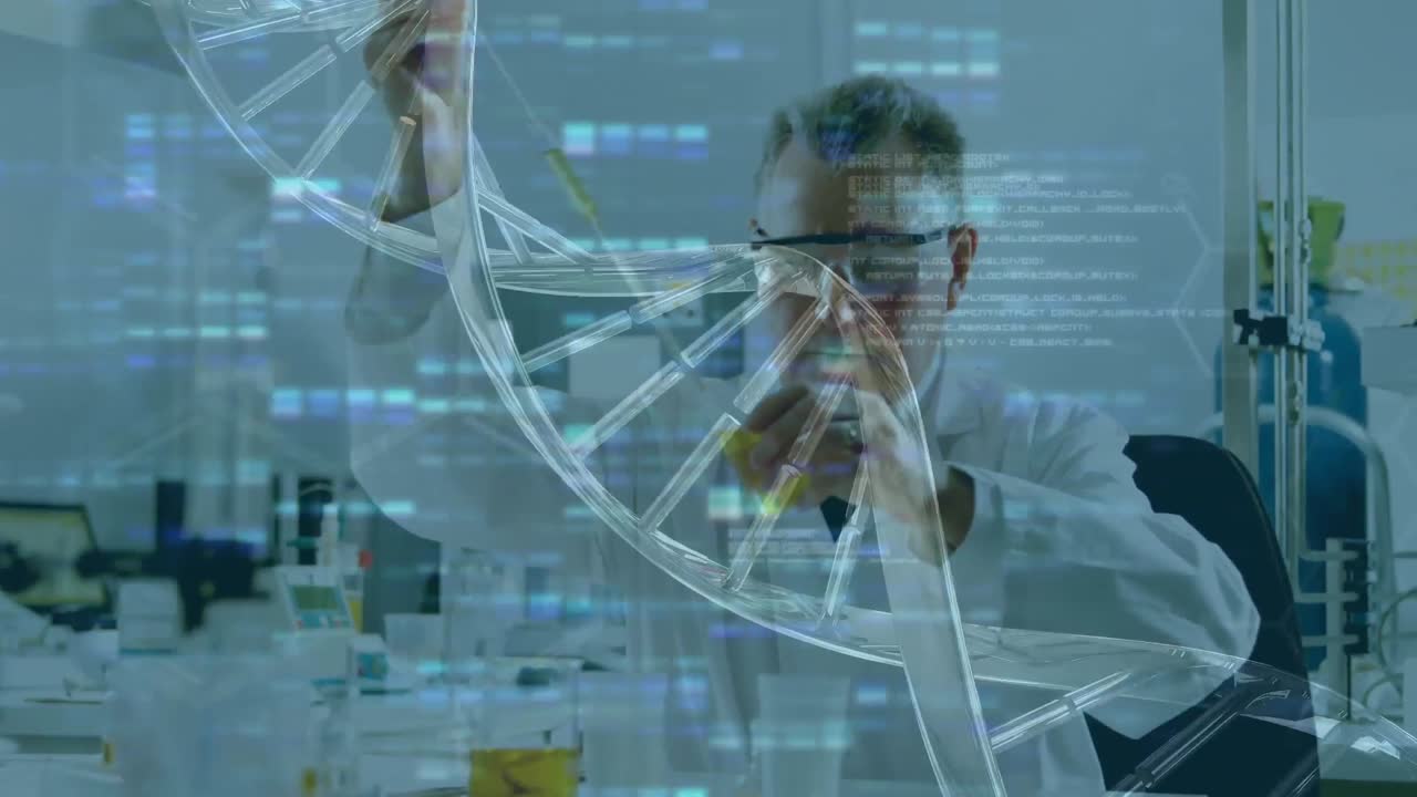 la estructura del adn gira en contra del científico masculino que trabaja en el laboratorio.