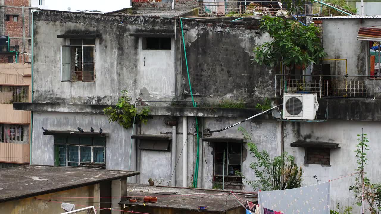 도시 지역의 오래된 건물 외관