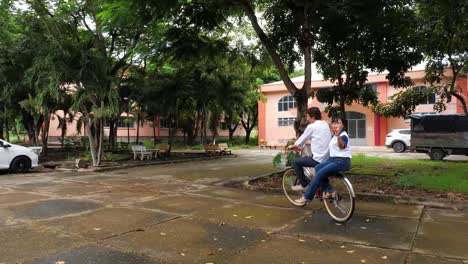 Happy-couple-having-fun-in-the-school