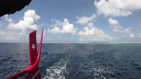 Bewegen-Im-Meer-Auf-Malediven-Blick-Vom-Schiff