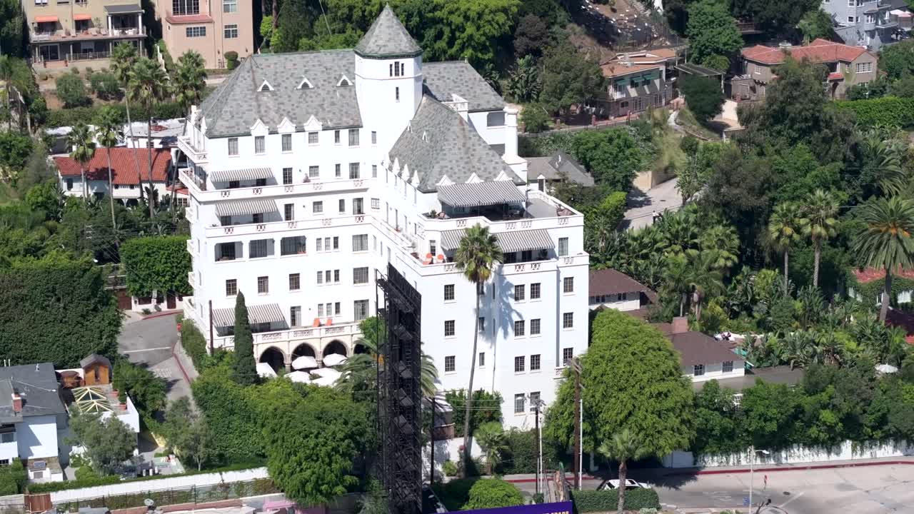 el hotel chateau marmont, en el oeste de hollywood, la muerte de john belushi, la órbita aérea