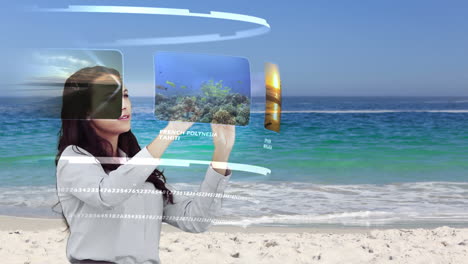mujer mirando actividades de vacaciones en la biblioteca de medios interactivos en la playa