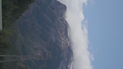 montañas místicas serenas y nubes en patagonia, argentina