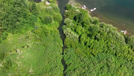 Drone-shot-of-Breakfast-Creek-feeding-into-Spirit-Lake,-Idaho