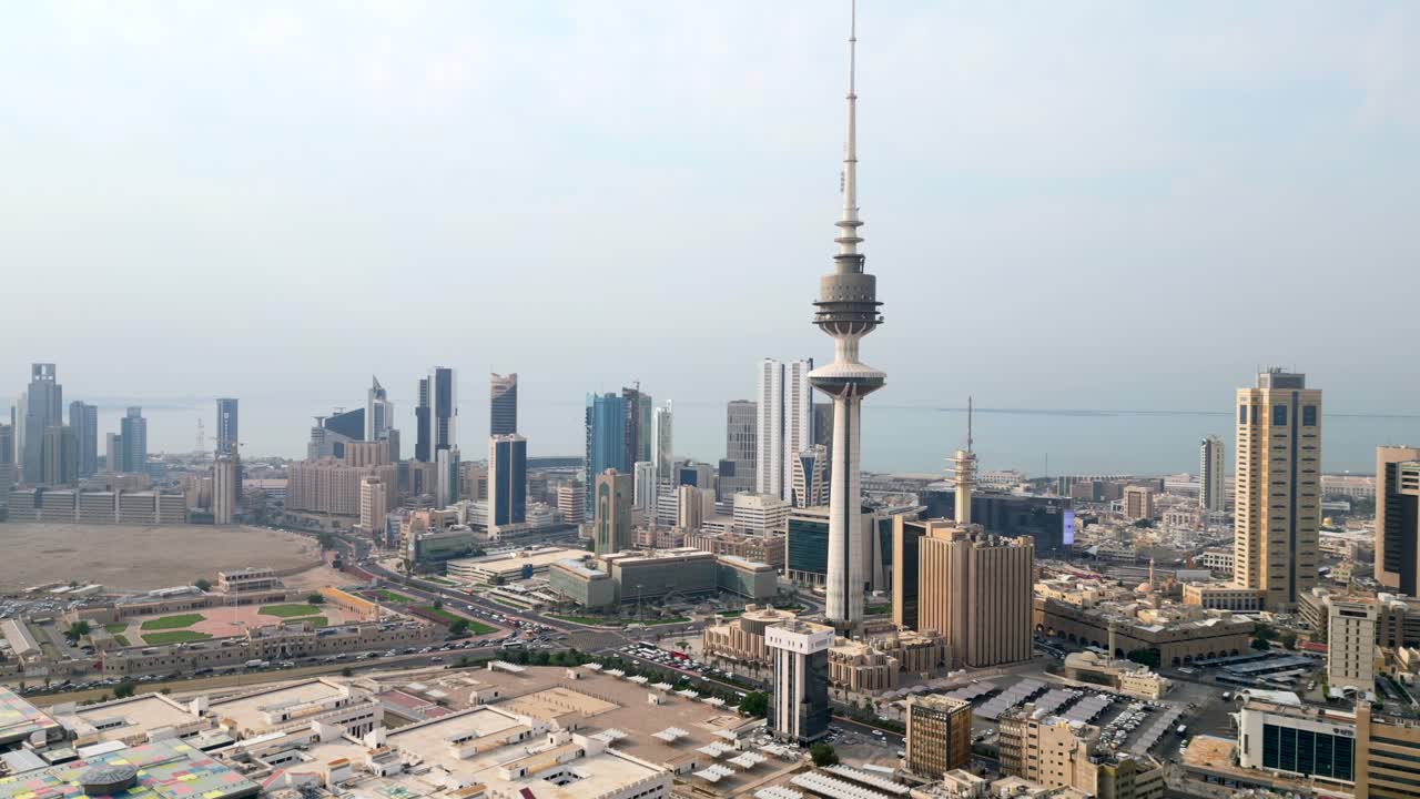 hiperlapso de drones o lapso de tiempo de la torre de liberación en la ciudad de kuwait