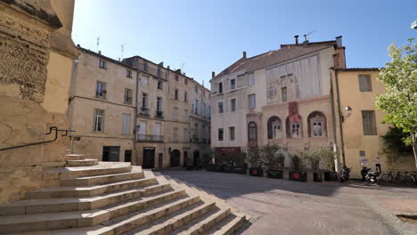 Hermosa-Pintura-En-Un-Edificio-Falso-Centro-De-La-Ciudad-De-Montpellier-Ecusson