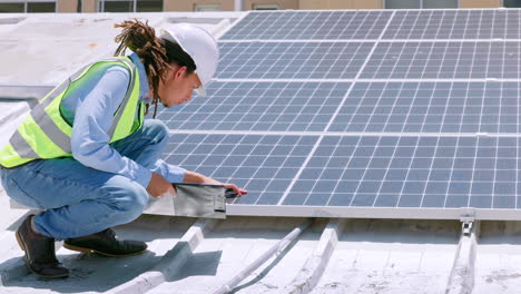 Verificación-De-Paneles-Solares,-Inspección-De-Ingenieros