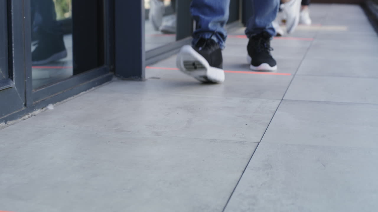 거리를 유지해 주세요