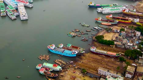 Imágenes-Aéreas-Cinematográficas-A-Lo-Largo-Del-Buriganga-Y-El-Astillero-De-Dhaka.