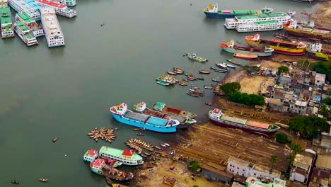imágenes aéreas cinematográficas a lo largo de buriganga y el astillero de dhaka