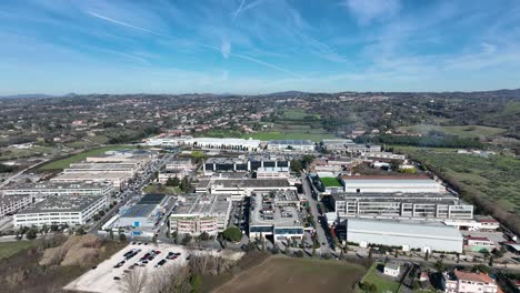 la zona industrial de formello, una ciudad cerca de roma.