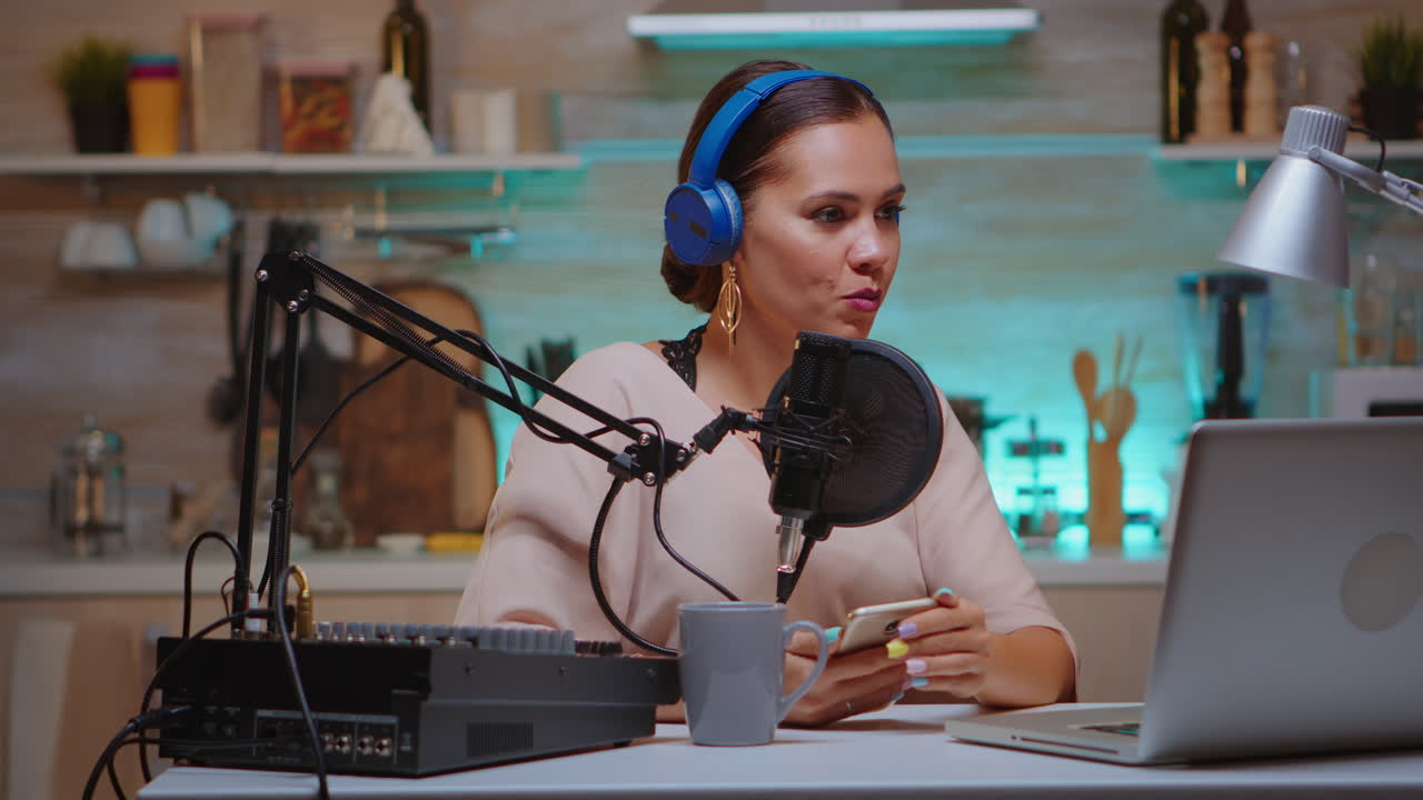 Reading messages from fans