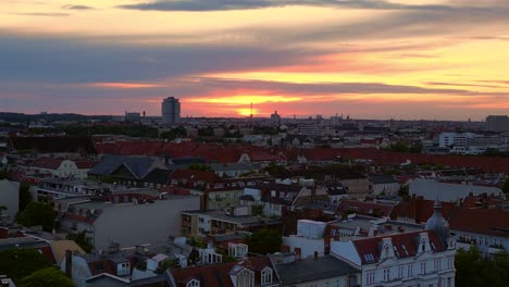 paisaje urbano al atardecer