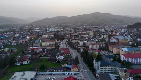 video de avión no tripulado de la ciudad de gura humorului de rumania