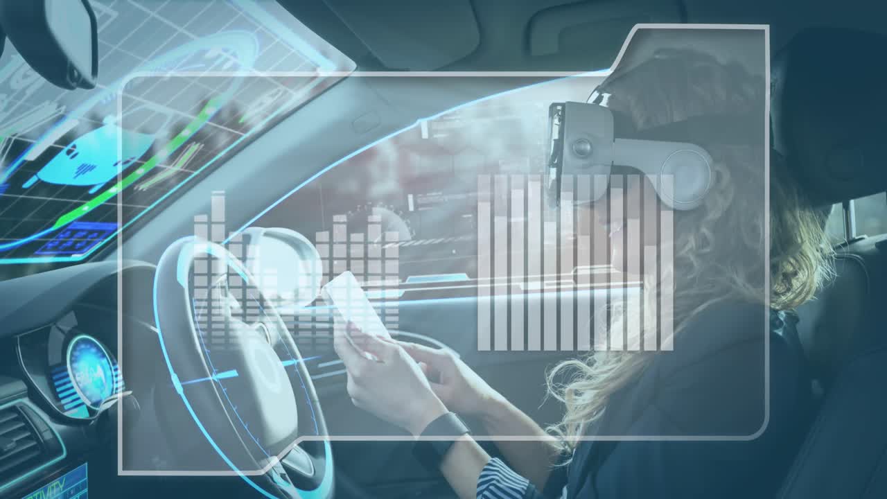 animación de pantallas de información con mujer en auriculares vr usando teléfono inteligente en coche de conducción autónoma