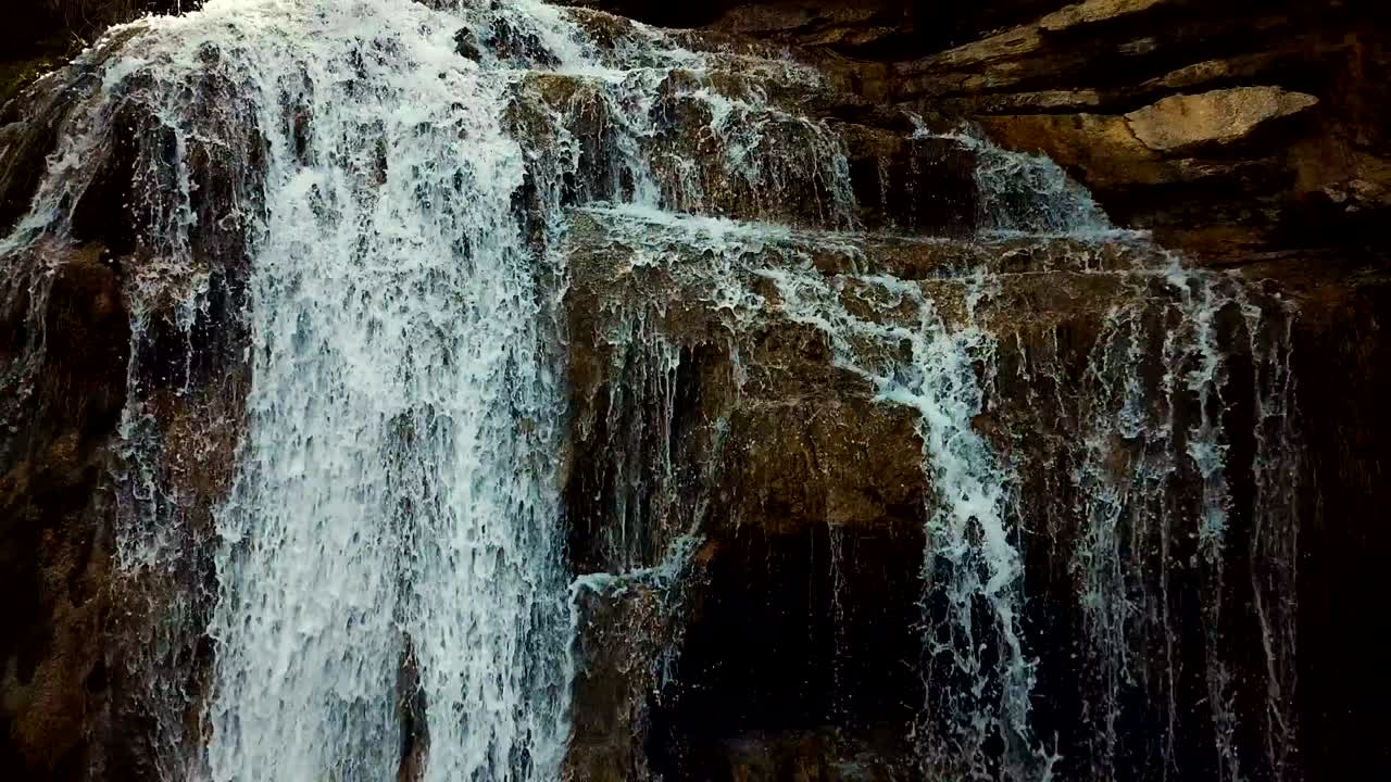 el torrente de cabana pequeño arroyo de montaña