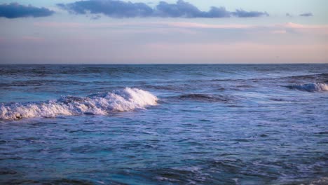 Olas-Del-Mar-Al-Atardecer-En-60fps