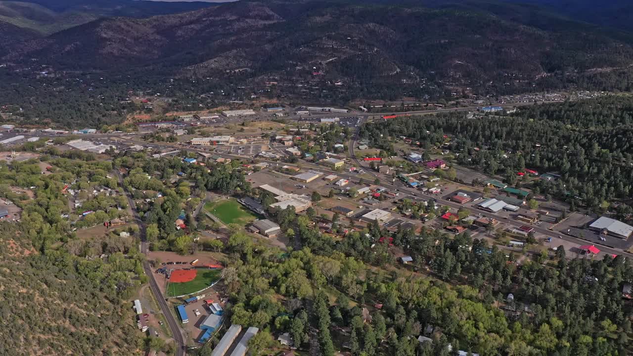 vista aérea de la ciudad de ruidoso en nuevo méxico