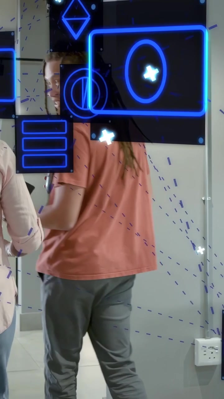 Video vertical: Hombre con rastas caminando por la oficina, cogiendo una taza, pasando superposiciones animadas hacia la zona de asientos.