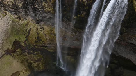 Islandia-Cascada-Seljalandsfoss-Drone-Aéreo-En-Cámara-Lenta-1.mp4