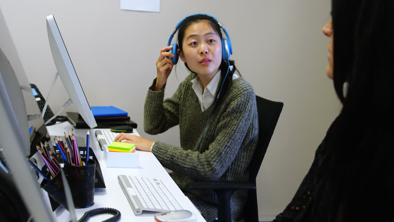 Business executives interacting while working on computer 4k