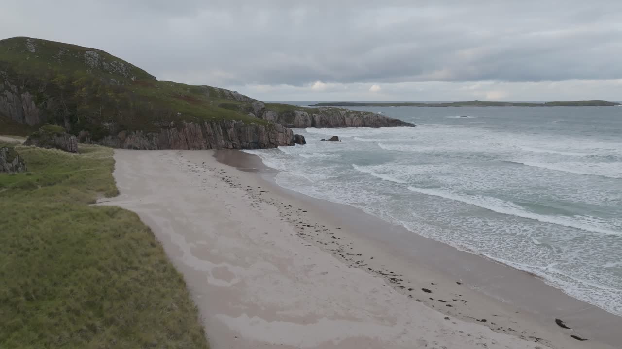 Aerial view exploring the untamed beauty of Durness, where untouched beaches, rocky shores, and rolling waves offer a rare glimpse into the raw beauty of Scotland’s northern coast.