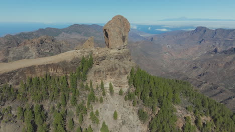 roque nublo: le lever majestueux du soleil au-dessus de la grande canarie et du teide