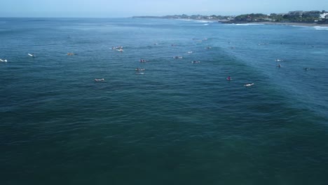 El-Paraíso-De-Los-Surfistas:-Panorama-Aéreo-De-Las-Aguas-De-Bali.