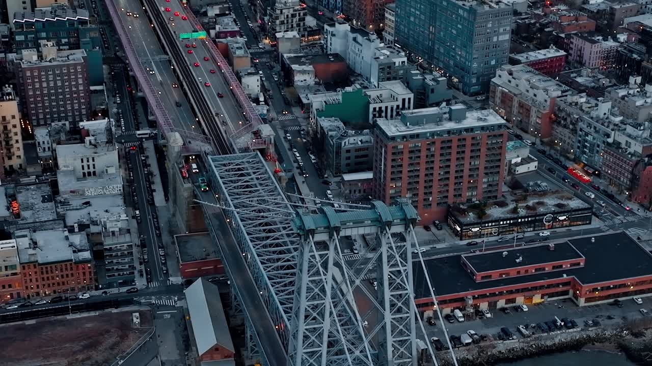 Williamsburg Bridge-tårnet med Manhattans skyline