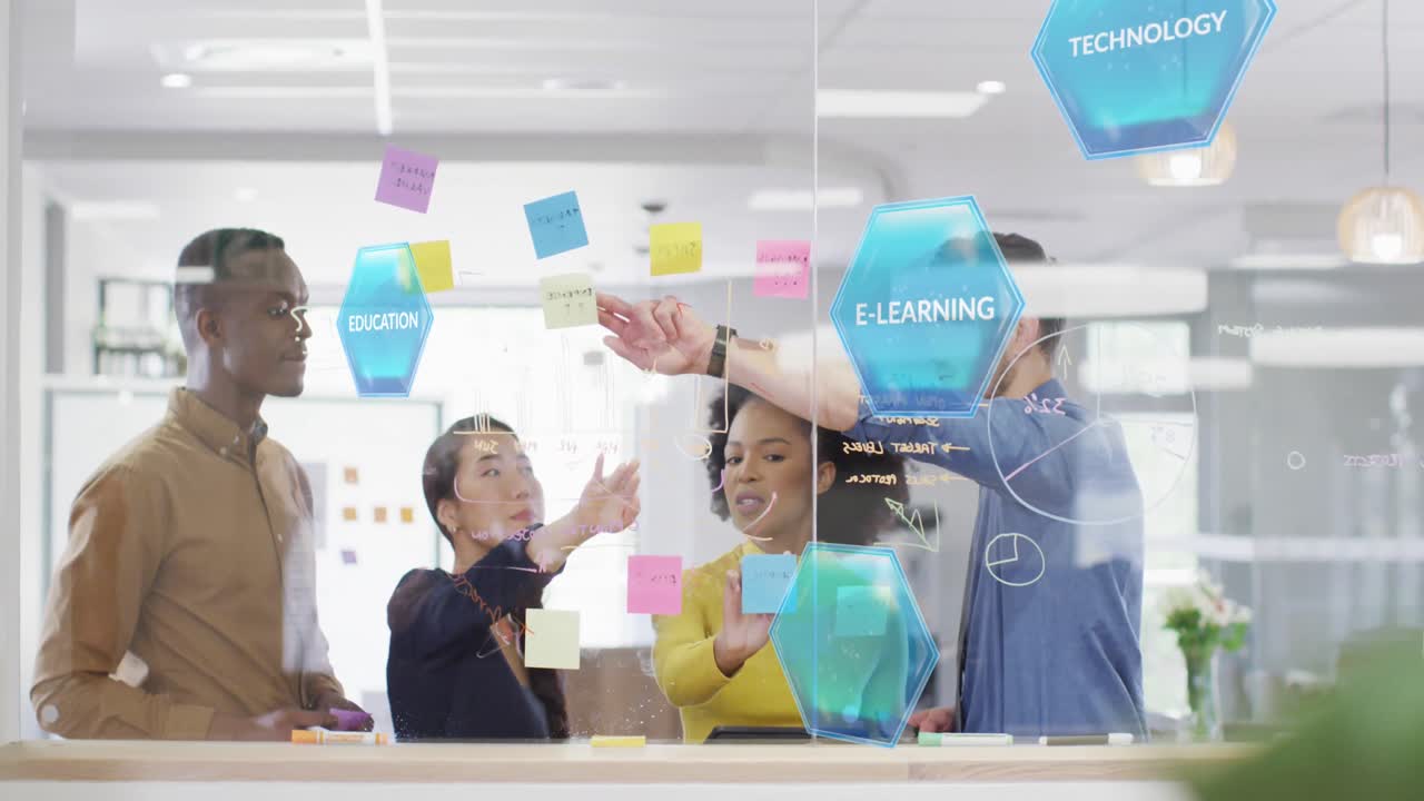 사무실에서 다양한 사업가들에 대한 금융 데이터 처리의 활성화