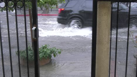 Inundación-Convierte-Calle-En-Río