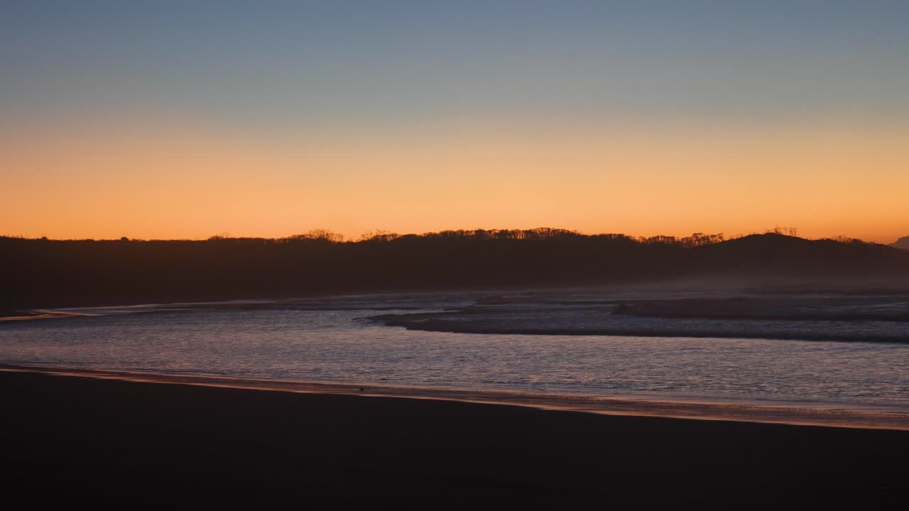 el amanecer cerca de una hermosa ensenada en el norte de gippsland victoria