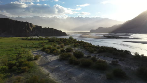 imágenes de drones, el valle de skardu ubicado en gilgit-baltistan, pakistán