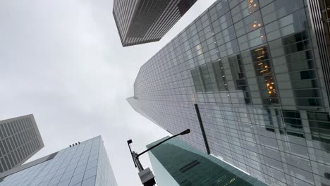 Vertical-tilt-up-shot-of-tall-Bank-of-America-tower-in-New-York-City,-USA-on-an-overcast-day