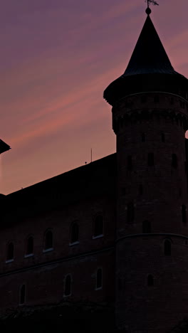 silueta de un castillo al atardecer