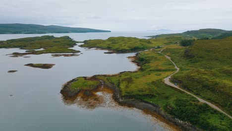 Costa-Escocesa-En-La-Isla-De-Skye-En-Las-Tierras-Altas-De-Escocia