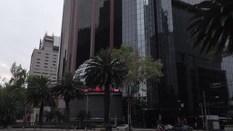 Aerial-Drone-Fly-Low-at-BMV-Mexican-Stock-Exchange-in-CDMX-City-Downtown,-Historic-Center-Avenue