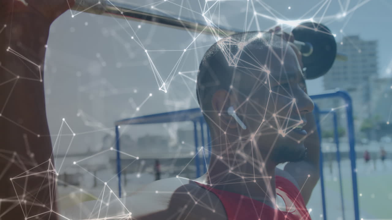 animación de una red de comunicación sobre un atleta sonriente levantando pesas al aire libre